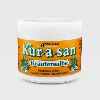 Bylinn&aacute; masť Kur-a-san 500ml. Ide&aacute;lna pre regener&aacute;ciu po fyzickej n&aacute;mahe aj na každodenn&uacute; starostlivosť o nam&aacute;han&eacute; partie tela.