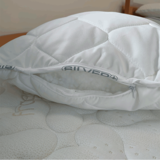 Slovensk&yacute; antibakteri&aacute;lny vank&uacute;&scaron; SILVER so strieborn&yacute;mi i&oacute;nmi, hypoalerg&eacute;nny, pre zdrav&yacute; a hygienick&yacute; sp&aacute;nok.