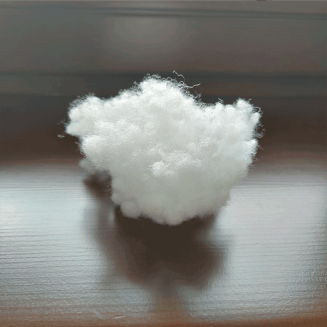 Detail vank&uacute;&scaron;a CARBON s karb&oacute;nov&yacute;mi vl&aacute;knami pre antistatick&yacute; &uacute;činok, svieži sp&aacute;nok a uvoľnenie tela aj mysle.