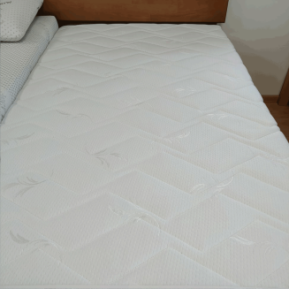 Slovensk&yacute; matrac DREAM &ndash; stabiln&yacute;, hygienick&yacute; a pohodln&yacute; matrac pre deti aj dospel&yacute;ch, ide&aacute;lny na každodenn&yacute; sp&aacute;nok.