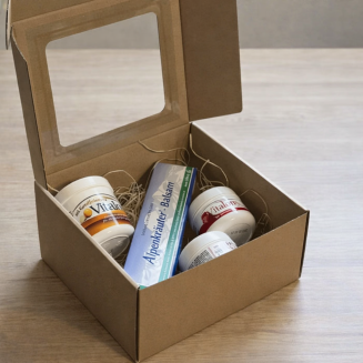 Darčekov&yacute; set pre ženy z regeneračn&yacute;ch a bylinn&yacute;ch kr&eacute;mov na telo, tv&aacute;r aj unaven&eacute; nohy.