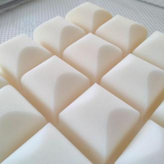 Prerez&aacute;van&aacute; &scaron;trukt&uacute;ra matraca pre cirkul&aacute;ciu vzduchu a odvod vlhkosti