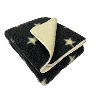 Zložen&aacute; Merino deka Star z čistej ovčej vlny &ndash; nad&yacute;chan&aacute;, m&auml;kk&aacute; a praktick&aacute; na každodenn&eacute; použ&iacute;vanie.