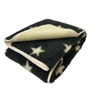 Zložen&aacute; Merino deka Star z čistej ovčej vlny &ndash; nad&yacute;chan&aacute;, m&auml;kk&aacute; a praktick&aacute; na každodenn&eacute; použ&iacute;vanie.