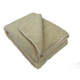 Detail vlnen&eacute;ho vl&aacute;kna deky Merino Natur &ndash; nad&yacute;chan&aacute; 100 % ovčia vlna, antibakteri&aacute;lna, samočistiaca a vhodn&aacute; pre alergikov.