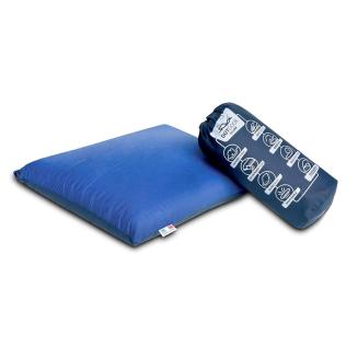 Outdoor cestovn&yacute; vank&uacute;&scaron; z pam&auml;ťovej peny s priedu&scaron;n&yacute;m jadrom a nepremokav&yacute;m, prateľn&yacute;m poťahom pre pohodln&eacute; cestovanie.